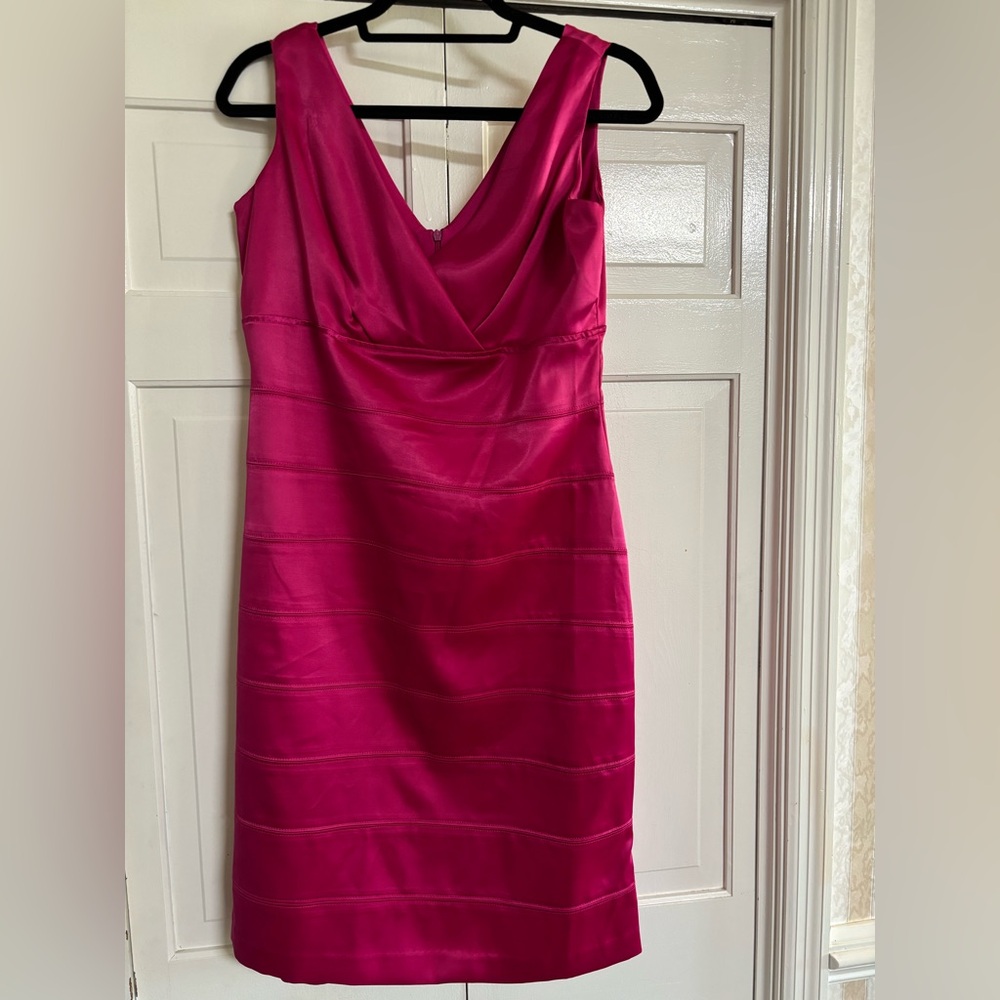 Sandra Darren Fuchsia Sleeveless,knee length Dress size 12.